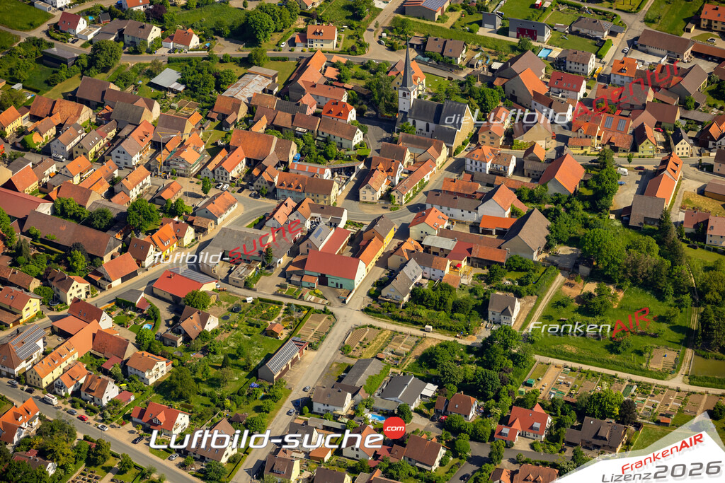 Das Luftbild zeigt Dipbach Bergtheim - Die Luftaufnahme wurde 2023 vom UL-Flugzeug aus erstellt ( keine Drohne ) - Hochauflösende Luftaufnahme - Für grossformatige Ausdrucke geeignet. Die Geschenkidee !Mit Lizenz und Bildrechte bestellbar