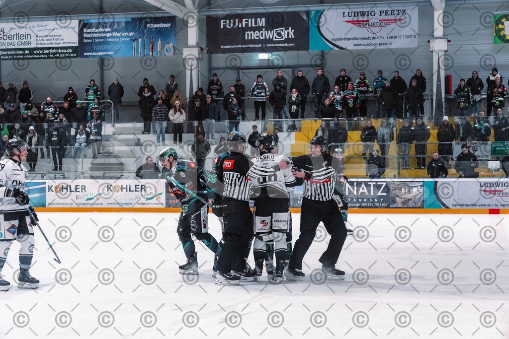 Alligators_vs_Passau_03_12_2025-59 | Höchstadt Alligators Fotogalerie: Eishockey-Action aus Franken. Professionelle Spielfotos, Portraits & Stadionbilder zum Download. Jetzt entdecken! - Realized with Pictrs.com
