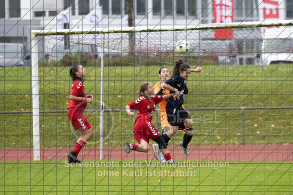 20251004_172222_0595 | #,1.FC Donzdorf (rot) vs. ASV Spartania Eislingen (blau), Fussball, B-Juniorinnen-Verbandsstaffel Nord, wfv, 03. Spieltag, Saison 2025/2026, Rasenplatz, Lautertal Stadion, Süßener Straße 16, 73072 Donzdorf, 04.10.2025 - 16:00 Uhr,Foto: PhotoPeet-Sportfotografie/Peter Harich