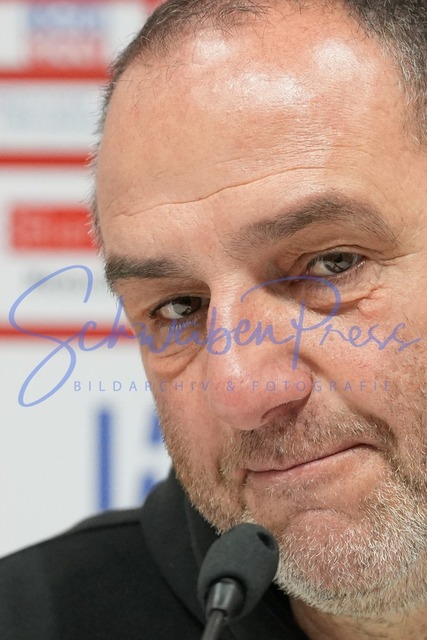 240224Ho1241 | Frank Schmid (Cheftrainer, FC Heidenheim) - FC Heidenheim - Eintracht Frankfurt
Fussball Bundesliga, Saison 2023_24, 24. Spieltag, FC Heidenheim-Eintracht Frankfurt 
Deutschland, Heidenheim, Voith Arena, 02.03.2024

(DFL DFB REGULATIONS PROHIBIT ANY USE OF PHOTOGRAPHS as IAMGE SEQUENCES and or QUASI-VIDEO).

