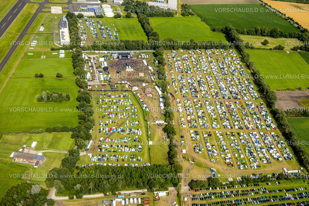 Bottrop240705724Kirchhellen_RuhrpottRodeo | Luftbild, Ruhrpott-Rodeo 2024 Musikevent am Flugplatz Schwarze Heide, Bühne und Wohnmobil Stellplatz, Kirchhellen-Nord-West, Bottrop, Ruhrgebiet, Nordrhein-Westfalen, Deutschland