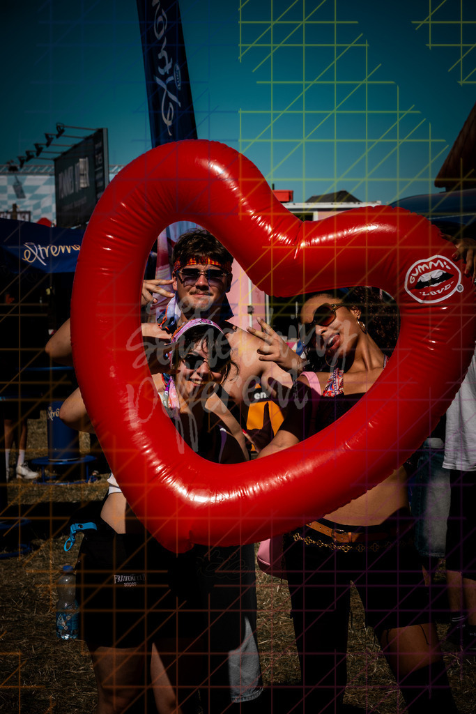 Gregory Lüthy - OAF 26 Gummilove-323 | See something different - Realisiert mit Pictrs.com
