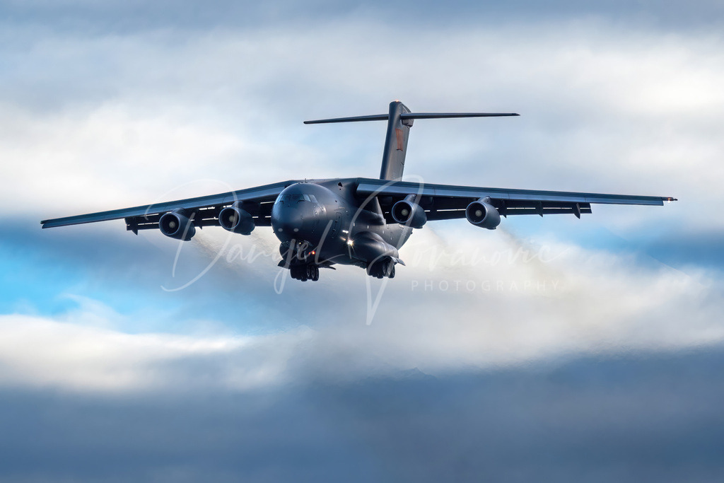 Xian Y-20 | Chinesischer Militärtransporter im Anflug auf Innsbruck