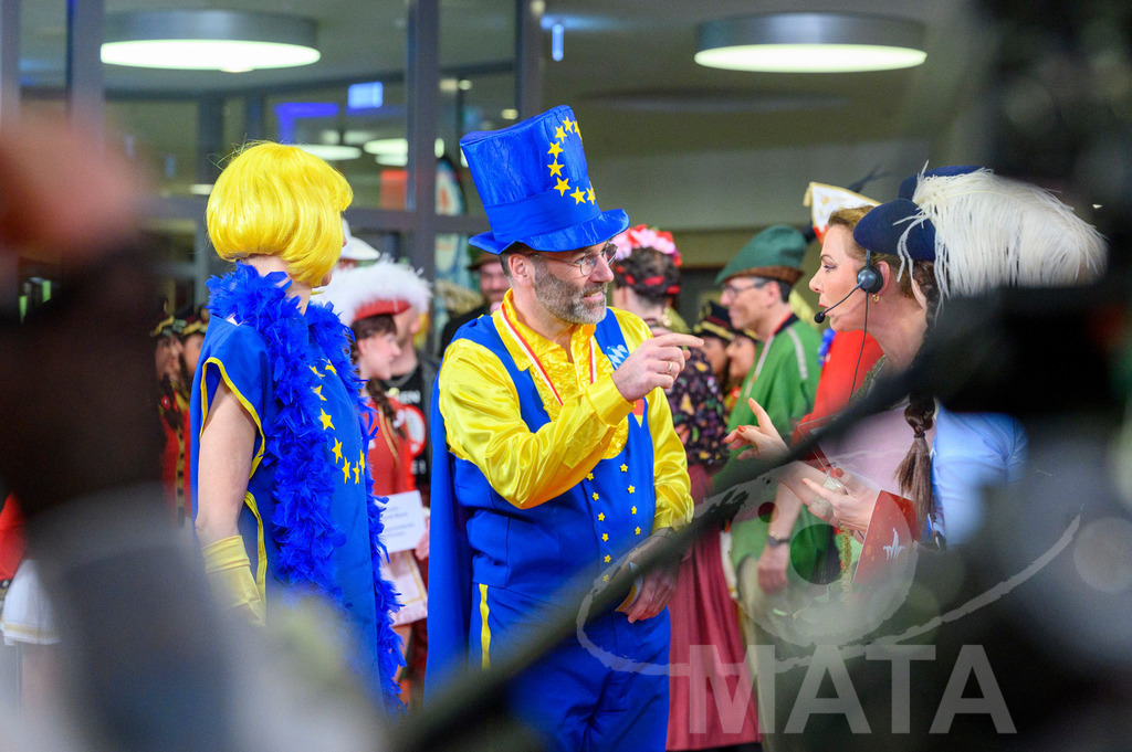 _DWA1476 | Fraktionsvorsitzende der Europaeischen Volkspartei (EVP) im Europaeischen Parlament, Manfred Weber mit seiner Gattin Andrea bei der TV-Sendung Fastnacht in Franken 2024. Veitshöchheim, 02.02.2024 Bayern Deutschland - Realisiert mit Pictrs.com