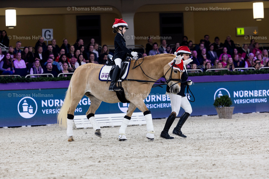 TH_158-LEBER Emma (GER)_ Spix_12887 | 158LEBER Emma (GER), Spix beim Festhallen Reitturnier Frankfurt 2023 am 16.12.23 in Frankfurt, Festhalle