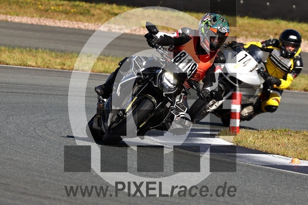 0818-20250915_00686 | Schöne Erinnerungen an spannende Momente - das festzuhalten ist unser Job. PIXELrace.de ist seit 2003 auf den Rennstrecken Europas unterwegs um die Action draußen beim Fahren und die wunderbare Stimmung imm Fahrerlager für euch einzufangen.