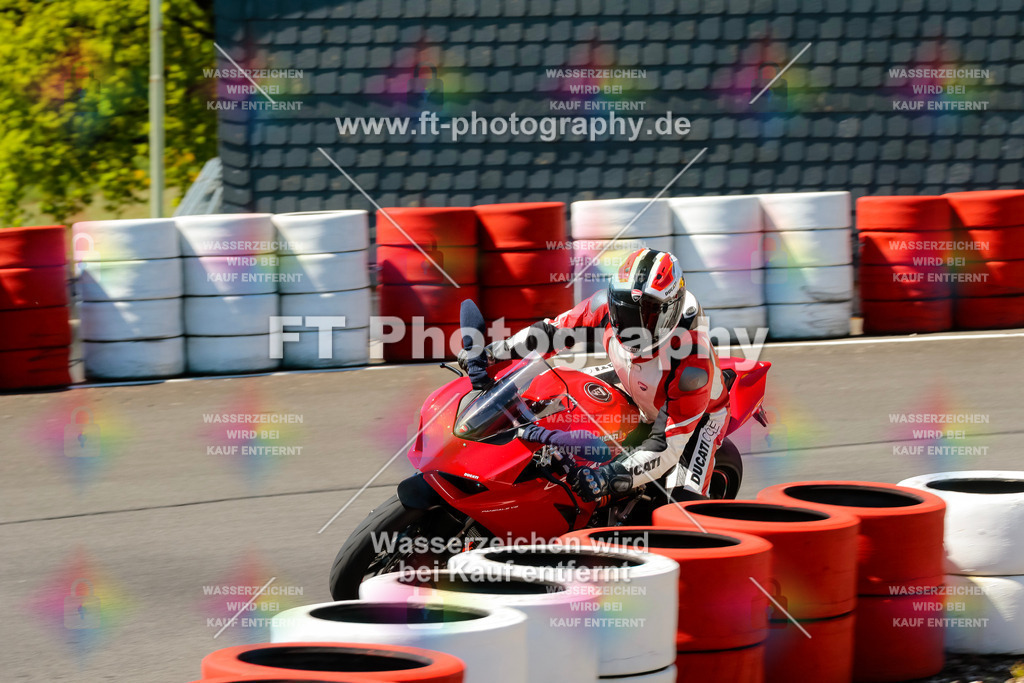 Moto-TeamOBK-21977 | Hier findet Ihr Bilder von Touristenfahrten auf der Nürburgring Nordschleife oder von anderen Veranstaltungen die ich besucht habe. Viel Spass beim Durch Schauen 