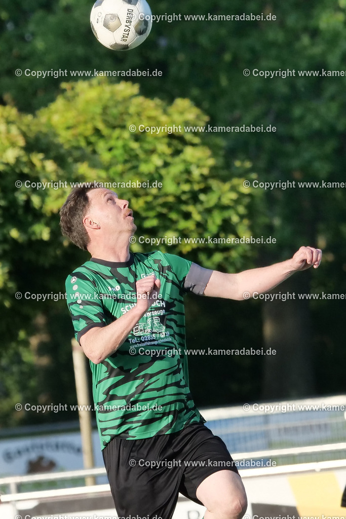 Fußball Kreispokal 25/26 Ü 32 : Spiel um Platz 3 : SV 08/29 Friedrichsfeld - SV Ringenberg AH  2 : 1 | Fußball Kreispokal 25/26 Ü 32 : Spiel um Platz 3 : SV 08/29 Friedrichsfeld - SV Ringenberg AH  2 : 1Spielort : Voerde Friedrichsfeld - Realisiert mit Pictrs.com