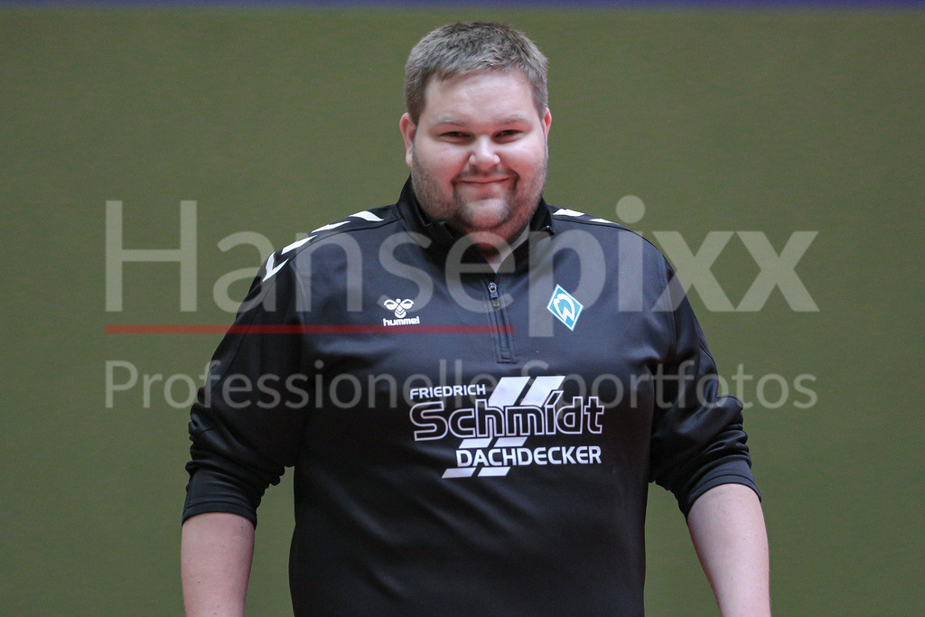 Handball, 2. Bundesliga Frauen, Training SV Werder Bremen | v.li.: Timm Dietrich (Trainer, Cheftrainer, SV Werder Bremen) Portrait, Nahaufnahme, Einzelfoto, Einzelbild