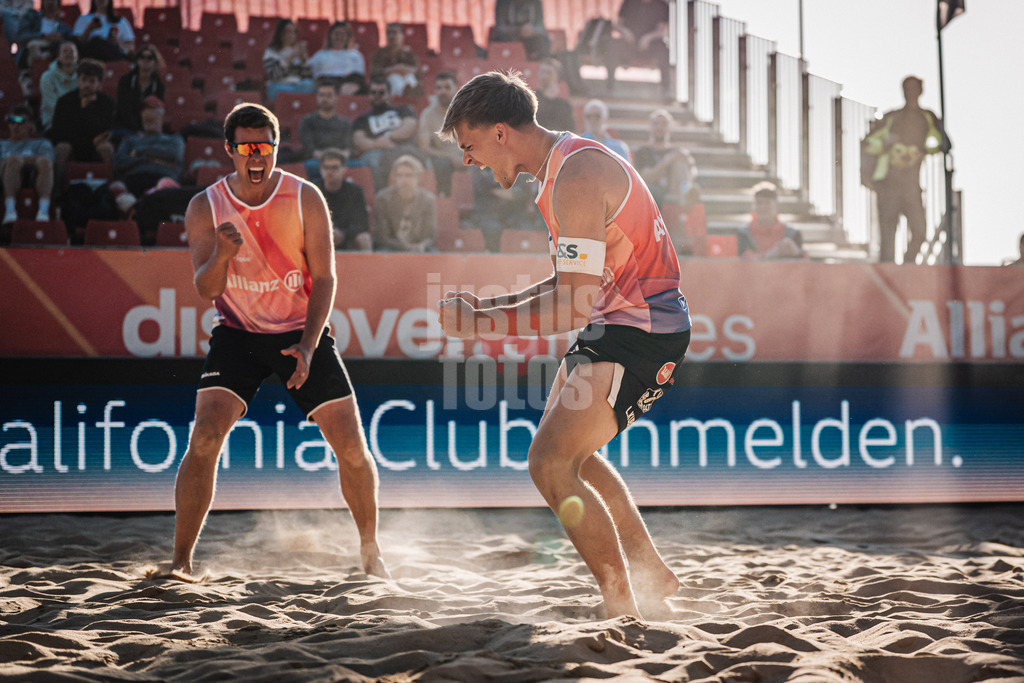 Beachvolleyball | Männer | Allianz German Beach Tour 2025 | Tourstop Düsseldorf | 15.05.2025 | v.l. Jonas Kaminski und Luis Kubo jubeln nach dem Sieg