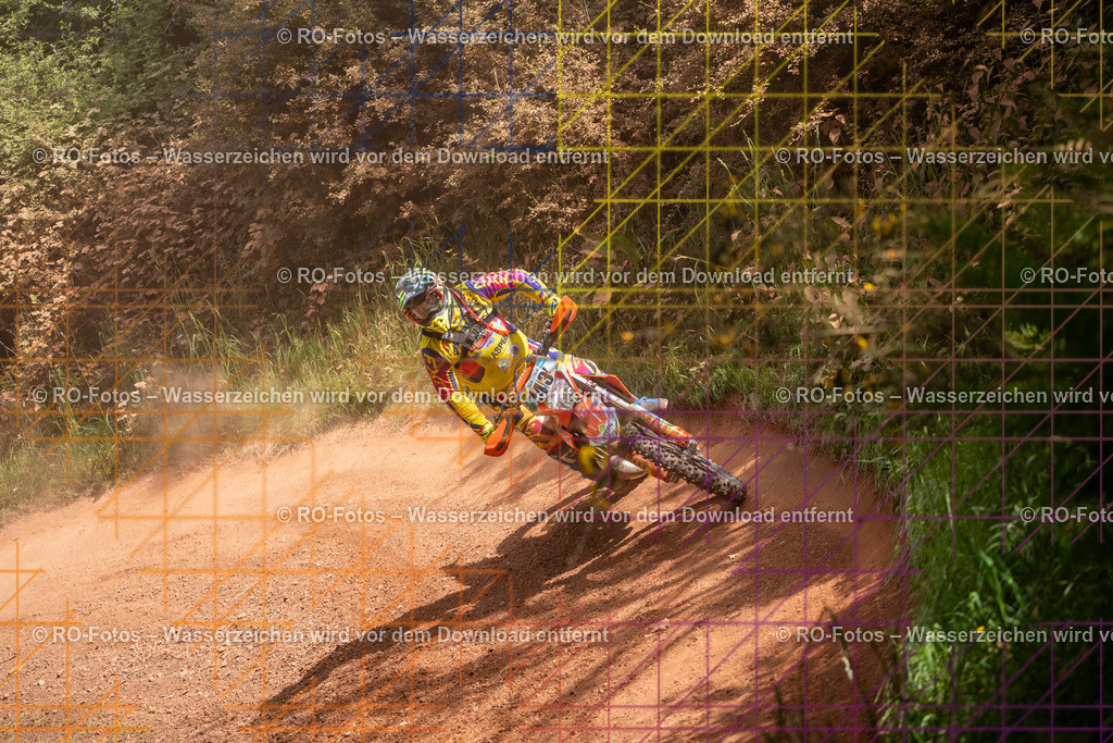 Wolfshausen 5 Lauf -319 | Sportfotografie von RO-Fotos: Motorsport, Motocross, Enduro, Laufveranstaltungen und Triathlon. Professionelle Fotos von Sportlern und Events. - Realisiert mit Pictrs.com