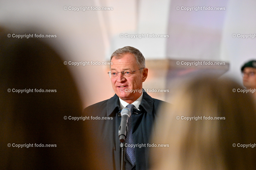 Kranzniederlegung mit LH Stelzer und VertreterInnen des Ooe. Landtags_ 31.10.2024-9 | 31.10.2024, Landhaus Linz AUT, Promenade, Kranzniederlegung 2024 zum Gedenken all jener, die in der Vergangenheit für Oberoesterreich Verantwortung getragen haben, im Bild LH Thomas Stelzer (VP, Landeshauptmann Ooe)