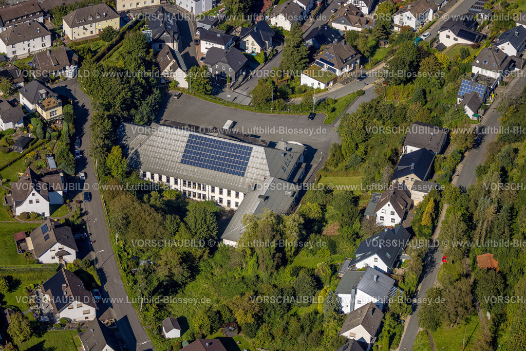 Finnentrop230908611 | Luftbild, Festhalle und Schützenhof Lichtspiele, Solardach, Finnentrop, Sauerland, Nordrhein-Westfalen, Deutschland