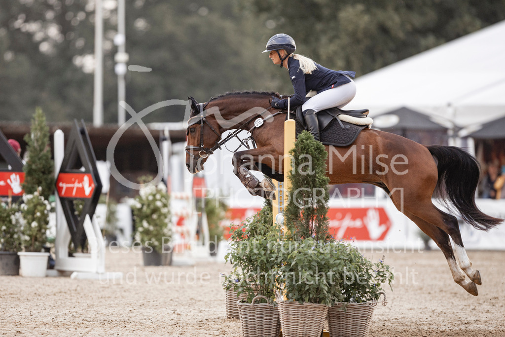 240906_BuCha_PonyA-5j-107 | Deine schönsten Turniermomente als professionelle Fotos! Entdecke hochwertige Pferdesport-Fotografie im Online-Shop. Jetzt Fotos finden & bestellen!