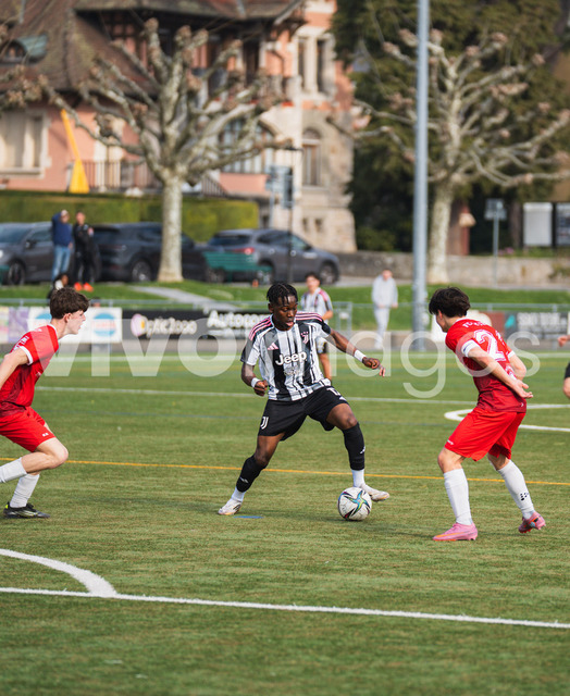 juv_lut_fmachado-0186 | Images from the Juniors B match between Juventus Academy and FC Lutry, played on 18 March 2026 in Lutry, Switzerland, featuring players, coaching staff and match action throughout the game.