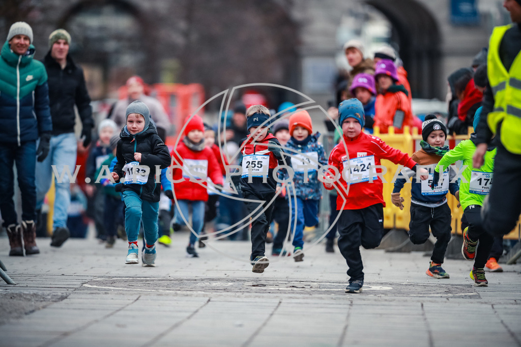 SILVESTERLAUF LINZ 25 | Linz, AUSTRIA, 31. Dezember 25, TRIRUN SILVESTERLAUF LINZ 25 , Image shows: 
Photo: WAPICS / BINDER Manuel