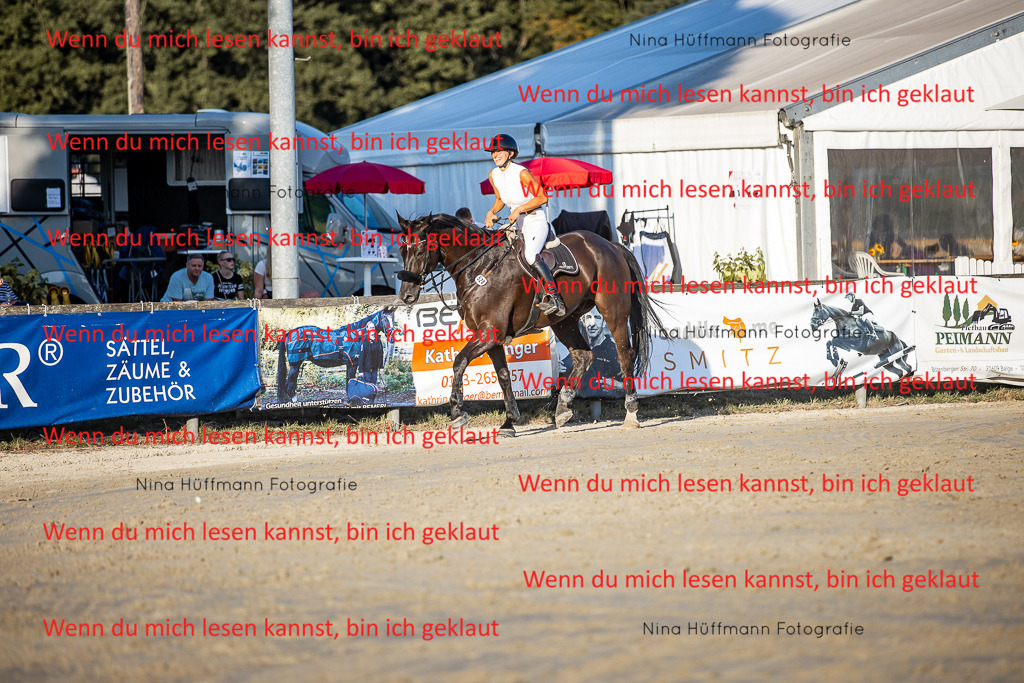 BK1A8834 | Turnierbilder Turnierfotos Nina Hüffmann Turnierfotografie Pferdefotografie Tierzeichnung Haustierzeichnung Pferdezeichnung Hundezeichnung Videograf  - Realisiert mit Pictrs.com