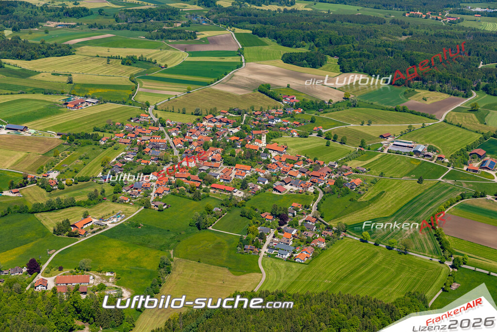 Aktuelles Luftbild von Machtlfing Andechs - Die Luftaufnahme wurde 2021 mittels UL-Flugzeug erstellt ( keine Drohne ) - hochauflösende Kamera-Systeme von  Canon -Beste Qualität - Für grossformatige Ausdrucke geeignet. Die Geschenkidee !