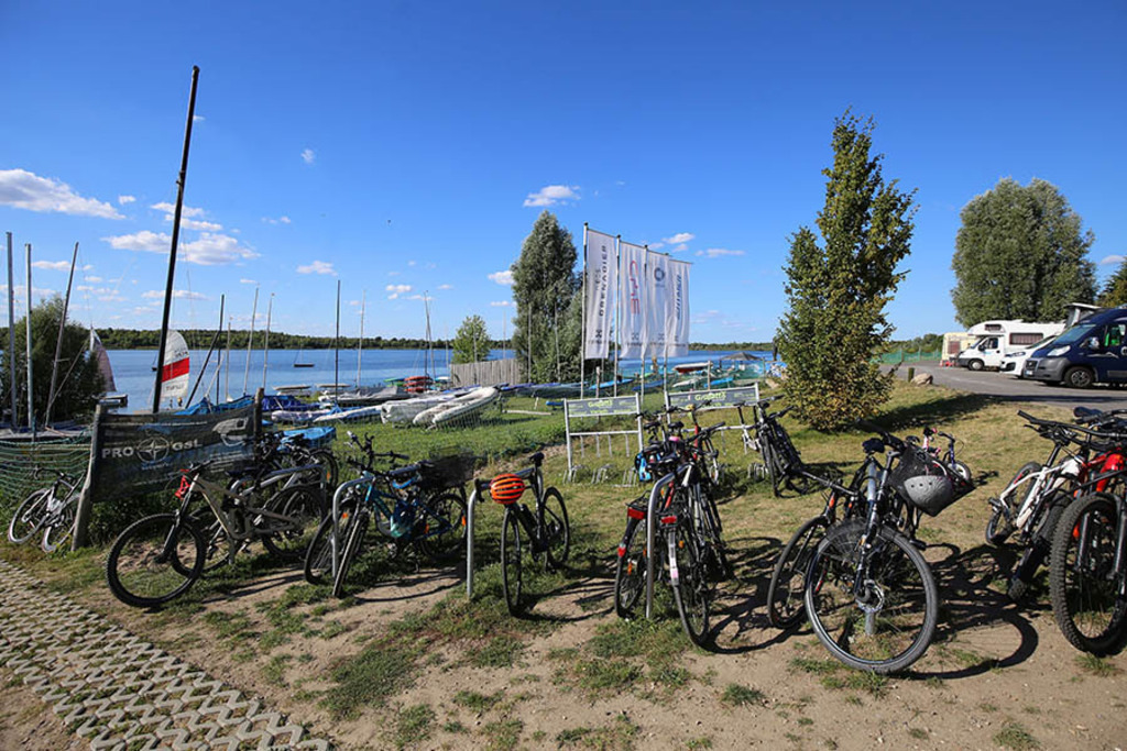 Schladitzer See - All-on-Sea Sport Resort | Entdecke über 20 Kategorien Leipzig-Motive: Foto-Downloads, hochwertige Poster, Leinwand- & Fine-Art-Prints. Jetzt Lieblingsfoto im Bildlexikon Leipzig Shop bestellen!