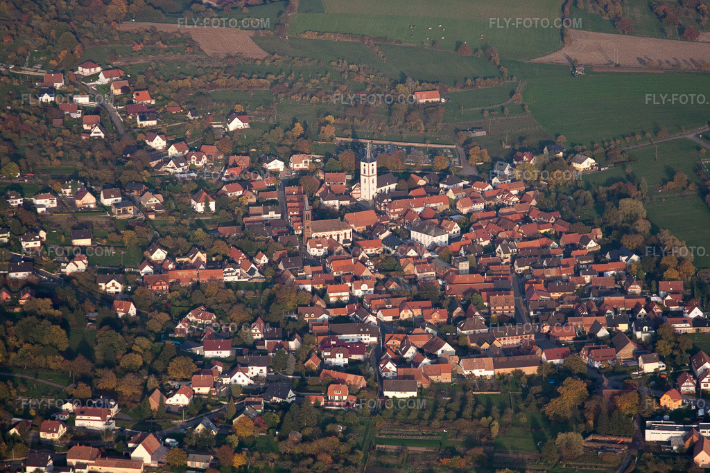 Aerial view: View of the town in Gœrsdorf in the state Bas-Rhin, France.Photo: IMG_54208.jpg taken on 10/21/2012 by Werner Riehm/FLY-FOTO.comResolution of the original: 4752 x 3168 px