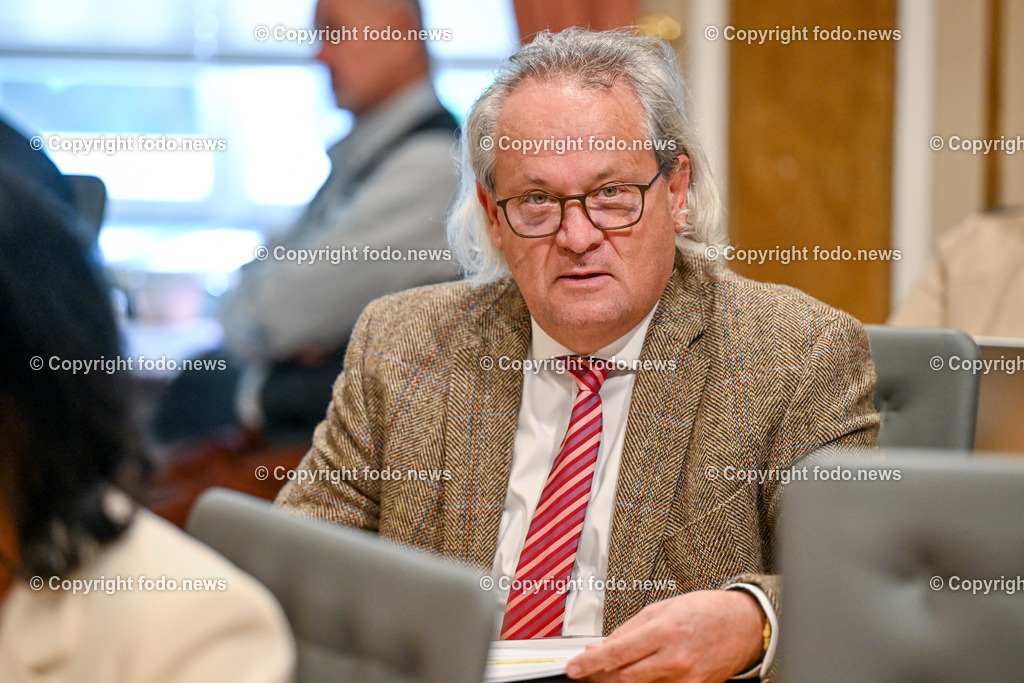 Landhaus Linz_ Promenade_ Landtagssitzung_ 24.10.2024-48 | 24.10.2024, Landhaus Linz AUT, Promenade, Landtagssitzung, im Bild Wolfgang Stanek (VP, LAbg.)