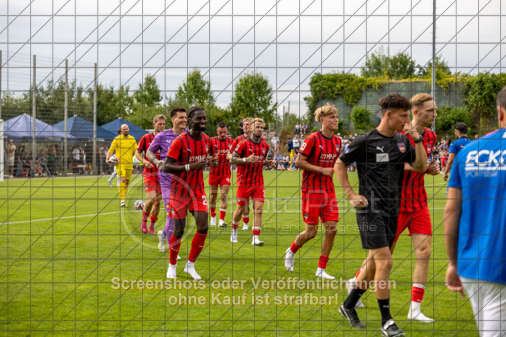 20250706_162726_1626 | #,TSG Salach (blau) vs. 1.FC Heidenheim (rot), Fußball, Freundschaftsspiel - WfV, Saison 2025/2026, Rasensportplatz, Staufenecker Str. 41, 73084 Salach, 06.07.2025 - 15:30 Uhr,Foto: PhotoPeet-Sportfotografie/Peter Harich