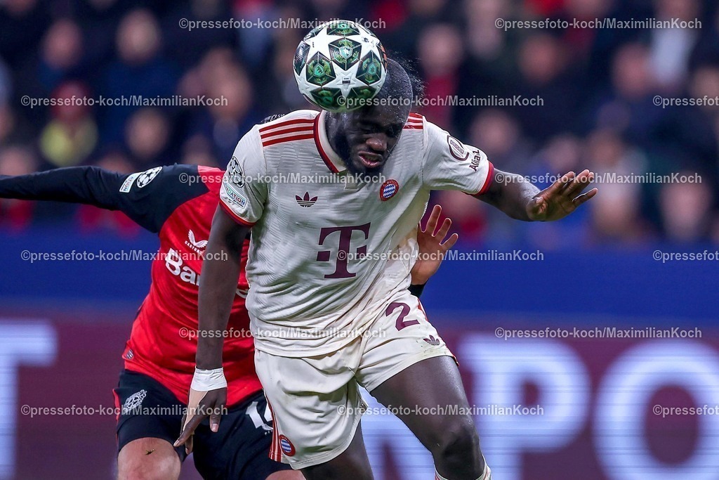 UCL11032501030 | 11.03.2025, Fußball, UEFA Champions League, Bayer 04 Leverkusen - FC Bayern München, Achtelfinale Rückspiel, BayArena, Saison 2024 2025: Dayot Upamecano (FC Bayern #2) im Zweikampf gegen Patrik Schick (Bayer04 Leverkusen #14) KopfballDFB regulations prohibit any use of photographs as image sequences and or quasi-video.