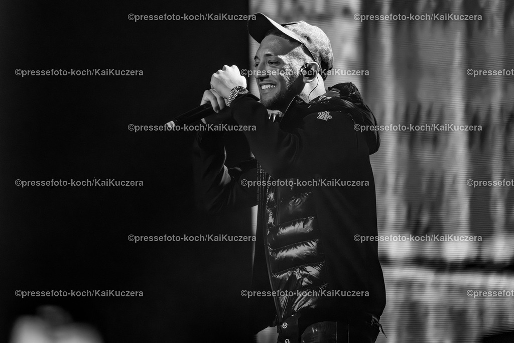 KKU21122401004 | 21.12.2024, xkkux, Düsseldorf, Mitsubishi Electric HALLE, Der Rapper Bobby Vandamme performt bei der GoodFellas Tour 2024