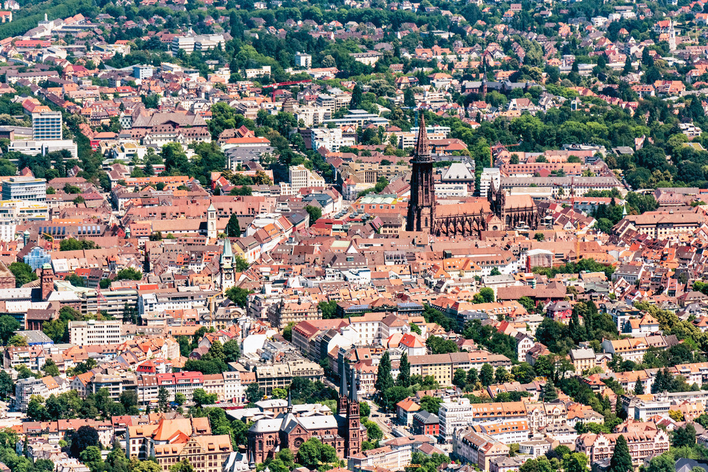 dr__dsc4306.jpg | FREIBURG IM BREISGAU 20.06.2018 Altstadtbereich und Innenstadtzentrum in Freiburg im Breisgau im Bundesland Baden-Württemberg, Deutschland. // Old Town area and city center in Freiburg im Breisgau in the state Baden-Wurttemberg, Germany. Foto: Daniel Reiter