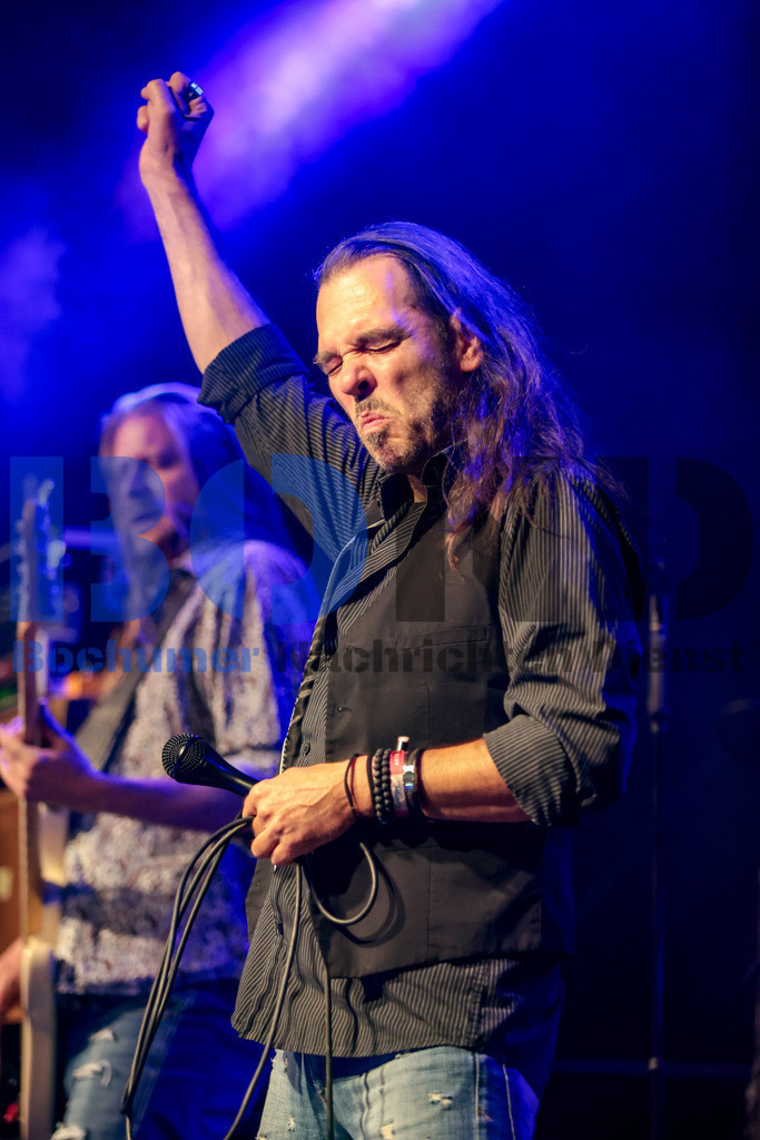 Purple Rising  {date} -  | {headline}(Foto: Sebastian Sendlak / BOND) - Realisiert mit Pictrs.com