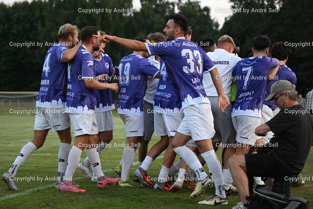 VfR Neumünster vs FC Kilia Kiel | Jubel beim VfR über den Ausgleich zum 1-1 durch Moshood Adesanya (VfR #99) / Fußball-Oberliga Männer 2026/2027 / VfR Neumünster vs FC Kilia Kiel / Grümmi-Arena / Neumünster / 04.08.26 - Realisiert mit Pictrs.com