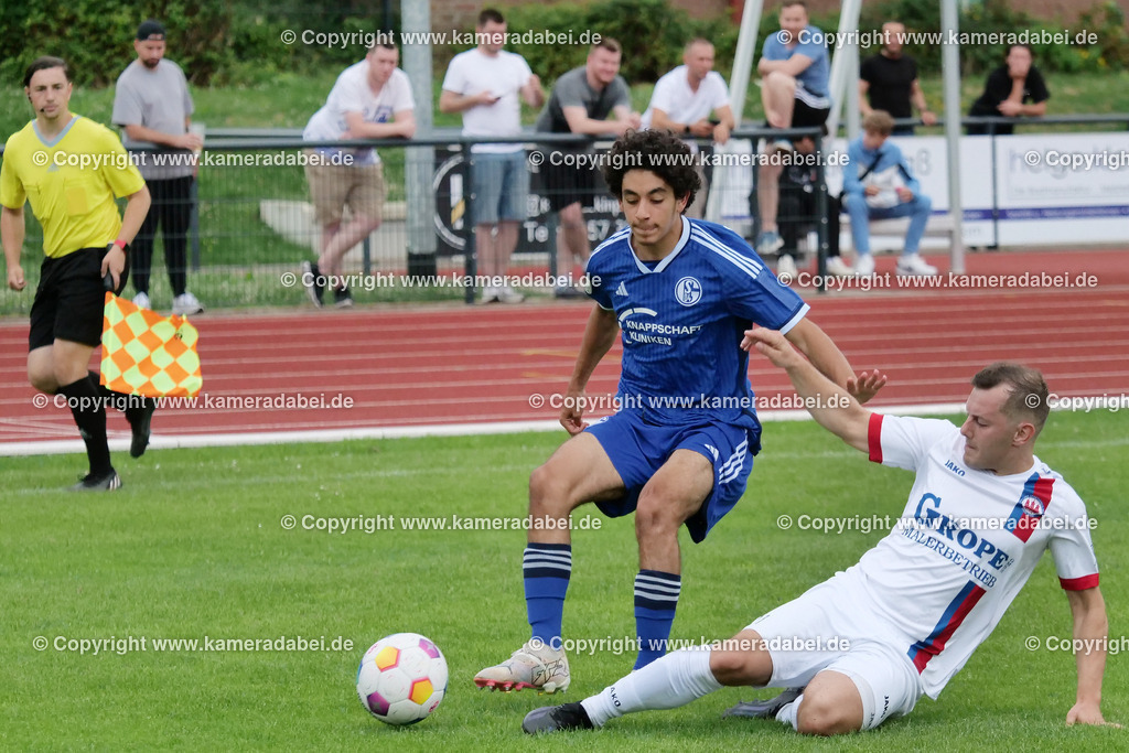 Fußball : Testspiel : SuS 09 Dinslaken - Schalke 04 U 19 am 25.07.2024 | Foto : Jochen Emde / www.kameradabei.de - Realisiert mit Pictrs.com