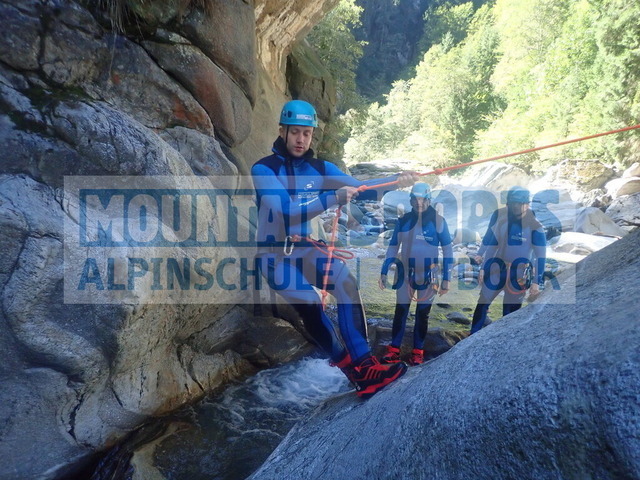 PC020012 | Bestelle die Bilder deines Berg- oder Wasser-Abenteuers mit Mountain Sports bequem von zu Hause aus direkt über unseren Online Fotoshop von pictrs.com. - Realisiert mit Pictrs.com