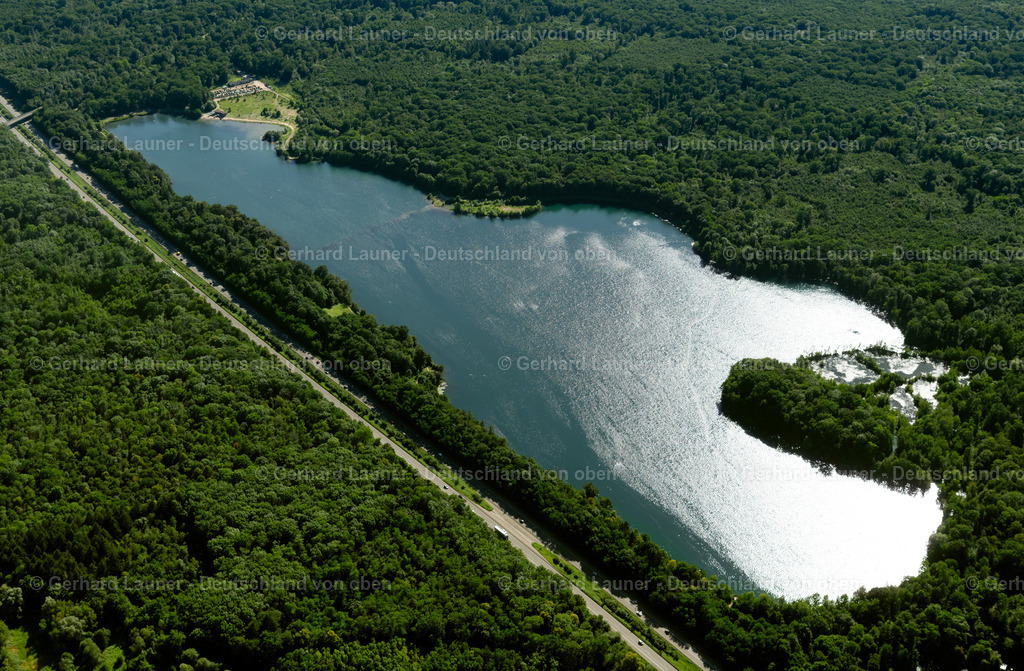 4033970 | OPFINGEN 30.06.2020 Waldgebiete am Ufer des See " Opfinger See " in Opfingen im Bundesland Baden-Württemberg, Deutschland. // Forests on the shores of Lake " Opfinger See " in Opfingen in the state Baden-Wuerttemberg, Germany. Foto: Gerhard Launer