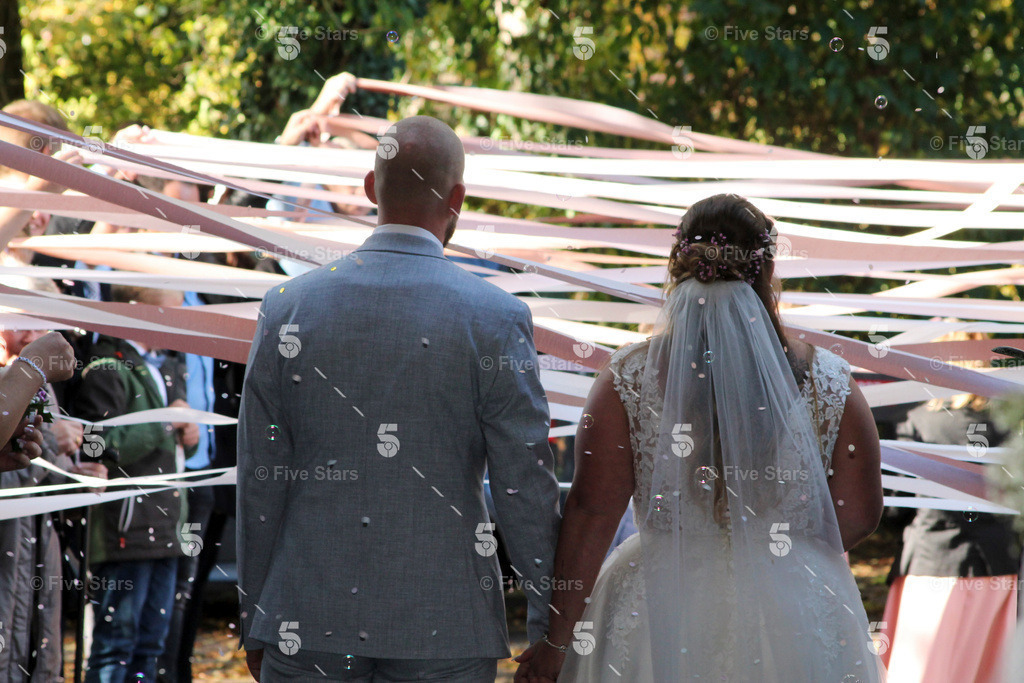 4 (9) | Five Stars Fotografie und Videografie fängt Ihre besonderen Momente mit atemberaubenden Bildern und hochwertigen Videos ein. Perfekt für Hochzeiten, Events und mehr – lassen Sie sich von unserer Expertise und Kreativität begeistern.