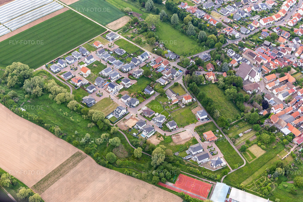 In den Hundertmorgen | Luftbild: In den Hundertmorgen in Offenbach an der Queich im Bundesland Rheinland-Pfalz in Deutschland. Foto: IMG_127021.jpg vom 02.06.2021 durch ©2025 Werner Riehm fly-foto.de/copyright - Realisiert mit Pictrs.com