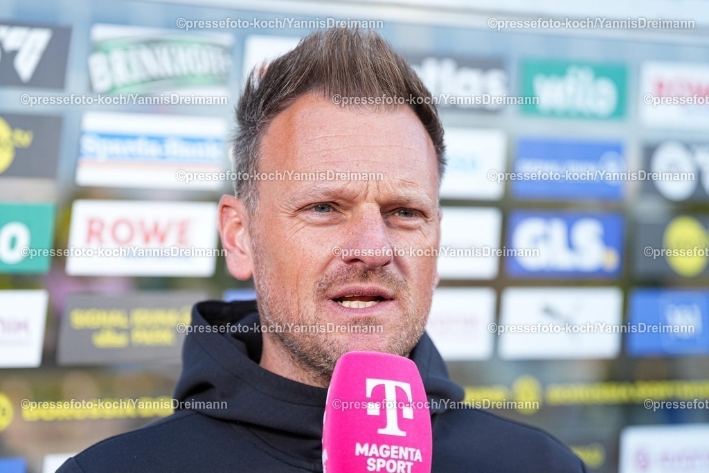 xYDR09052501001 | 09.05.2025, xydrx, Fußball, Borussia Dortmund II - VFB Stuttgart II, 3.Liga, Stadion Rote Erde, Saison 2024 2025: Markus Fiedler (Trainer VFB Stuttgart II)  DFB regulations prohibit any use of photographs as image sequences and or quasi-video.