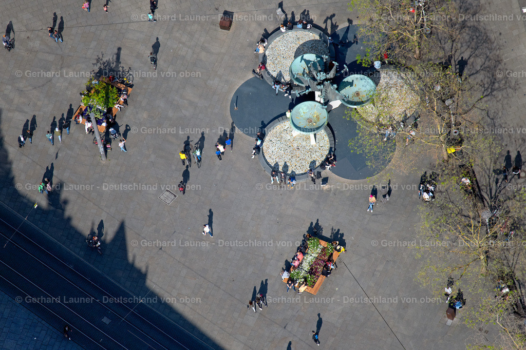4025713 | ERFURT 06.05.2020 Wasserspiele- Brunnen " Neuer Angerbrunnen " im Ortsteil Altstadt in Erfurt im Bundesland Thüringen, Deutschland. // Water - fountain " Neuer Angerbrunnen " in the district Altstadt in Erfurt in the state Thuringia, Germany. Foto: Gerhard Launer