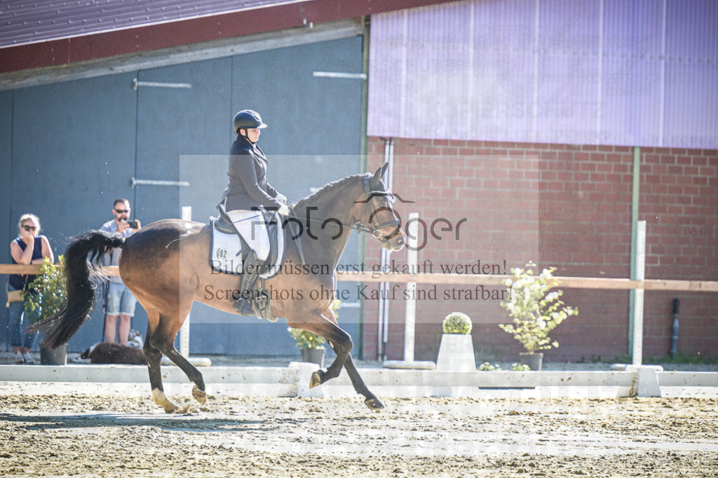 DOS_3018 | Entdecke hochwertige Reitturnierfotos von Foto Oger. Professionell, emotional und authentisch – jetzt Lieblingsmomente im Shop bestellen.Deutschlandweite Turnierfotografie. - Realisiert mit Pictrs.com