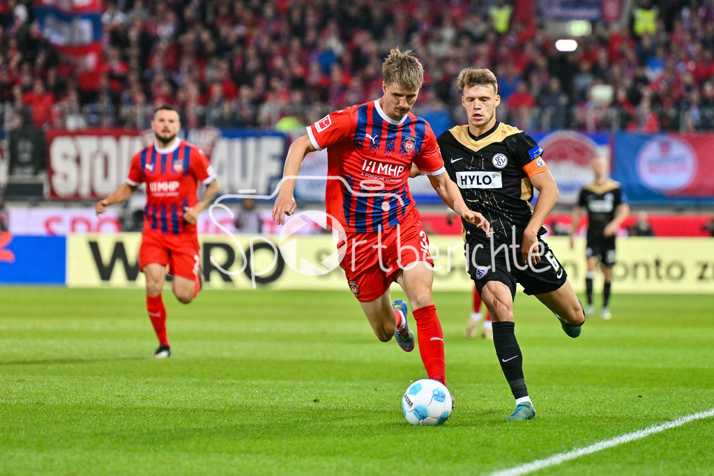 1. FC Heidenheim - SV Elversberg 07 | im Duell Jan SCHOEPPER (Heidenheim 3) und Robin FELLHAUER (SV Elversberg 6) / Zweikampf / Relegation Bundesliga: 1. FC Heidenheim - SV Elversberg 07, Voith-Arena am 22.05.2025 / DFL REGULATIONS PROHIBIT ANY USE OF PHOTOGRAPHS AS IMAGE SEQUENCES AND/OR QUASI-VIDEO / BLD / ZDF