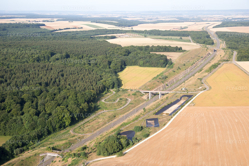 Aerial view: View of the town in Prény in the state Meurthe et Moselle, France.Photo: IMG_083269.jpg taken on 07/12/2015 by Werner Riehm/FLY-FOTO.comResolution of the original: 5472 x 3648 px