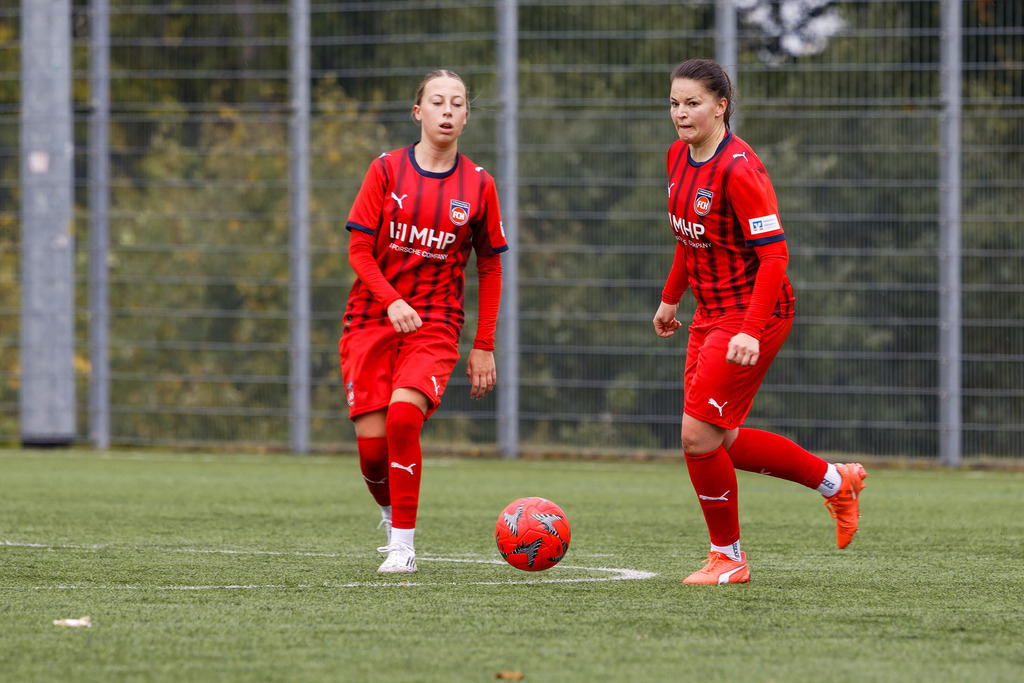 FCHHOH_251005_9728 | 1.FC Heidenheim 1846 II vs. SGM Hohenmemmingen/Sontheim, Fußball, Frauen, Bezirksliga, 2025/2026, 4. Spieltag, 05.10.2025 in Heidenheim, Kunstrasen b. Voith-Arena West(Foto: Michael Bulling) - Realisiert mit Pictrs.com