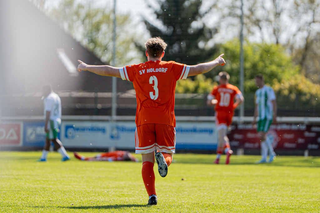 Fußball I Herren I Saison 2025-2026 I Bezirksliga Weser-Ems 4 I 29. Spieltag I TuS Lutten - SV Holdorf I 12273 | jns.sportfotos - Realisiert mit Pictrs.com