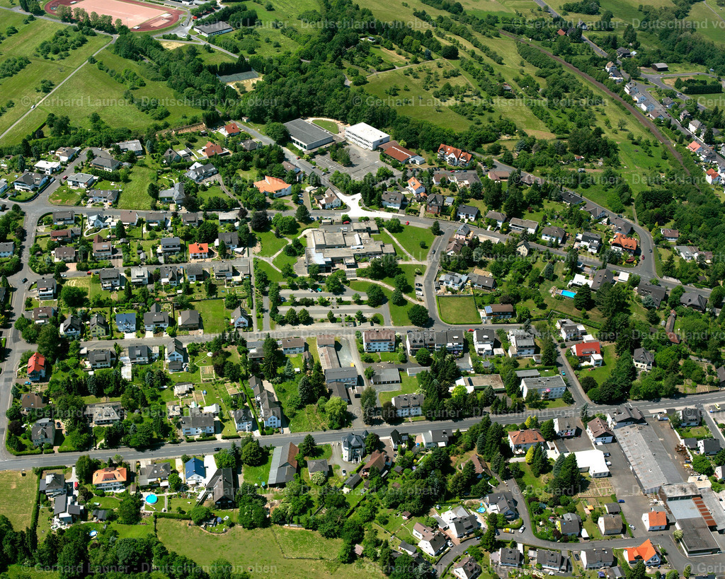 2611121 | HAIGER 09.06.2006 Wohngebiet einer Einfamilienhaus- Siedlung  in Haiger im Bundesland Hessen, Deutschland // Single-family residential area of settlement  in Haiger in the state Hesse, Germany Foto: Gerhard Launer