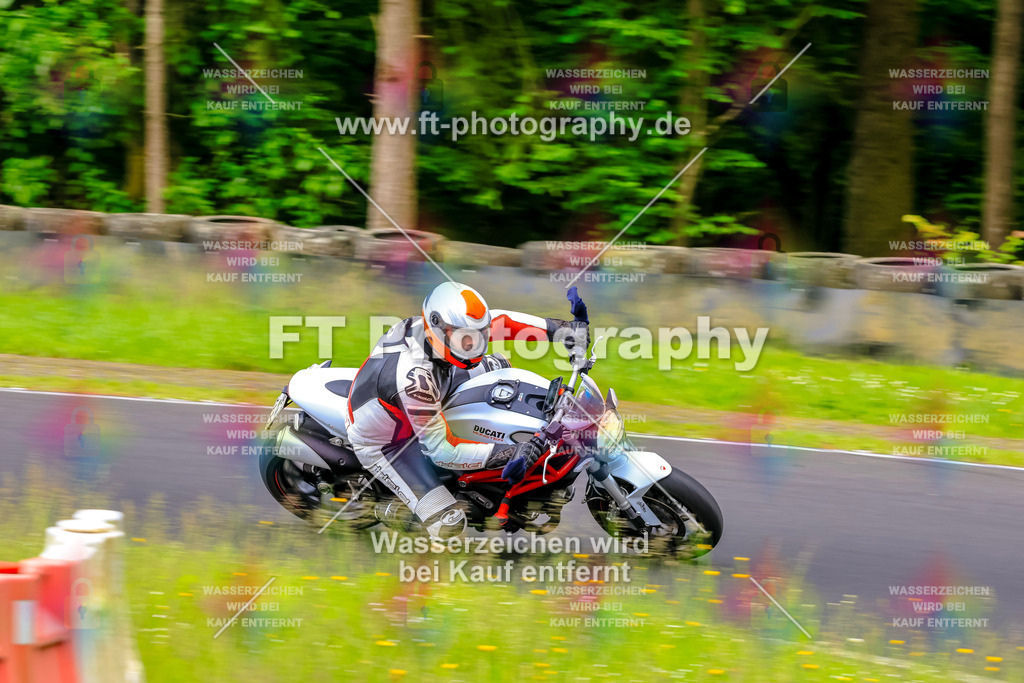 VBK-7742 | Hier findet Ihr Bilder von Touristenfahrten auf der Nürburgring Nordschleife oder von anderen Veranstaltungen die ich besucht habe. Viel Spass beim Durch Schauen 