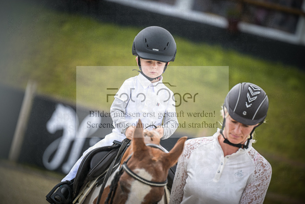 DOS_0034 | Entdecke hochwertige Reitturnierfotos von Foto Oger. Professionell, emotional und authentisch – jetzt Lieblingsmomente im Shop bestellen.Deutschlandweite Turnierfotografie. - Realisiert mit Pictrs.com