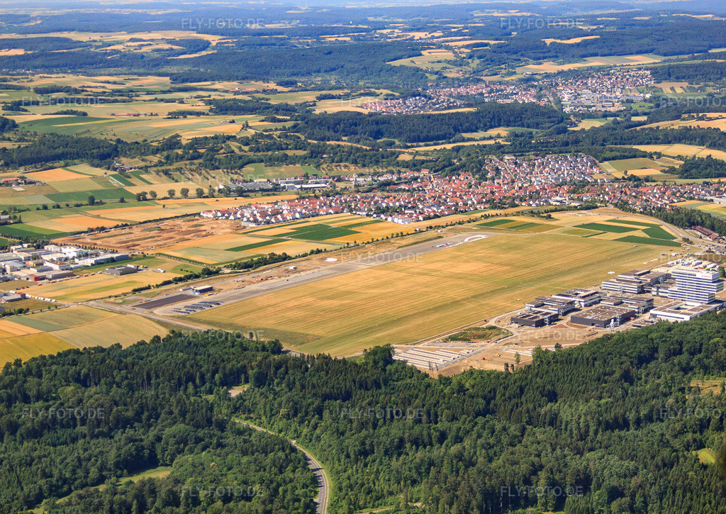 Luftbild: Segelfluggelände Malmsheim des SFC Leonberg Renningen im Ortsteil Malmsheim in Renningen im Bundesland Baden-Württemberg in Deutschland. – Foto: IMG_70099.jpg vom 06.07.2014 durch Werner Riehm/FLY-FOTO.de – Auflösung des Originals: 4477 x 3168 px – Sportfliegerclub Leonberg e.V
