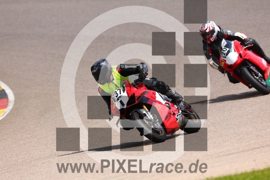 0020-20250526_01660 | Schöne Erinnerungen an spannende Momente - das festzuhalten ist unser Job. PIXELrace.de ist seit 2003 auf den Rennstrecken Europas unterwegs um die Action draußen beim Fahren und die wunderbare Stimmung imm Fahrerlager für euch einzufangen.