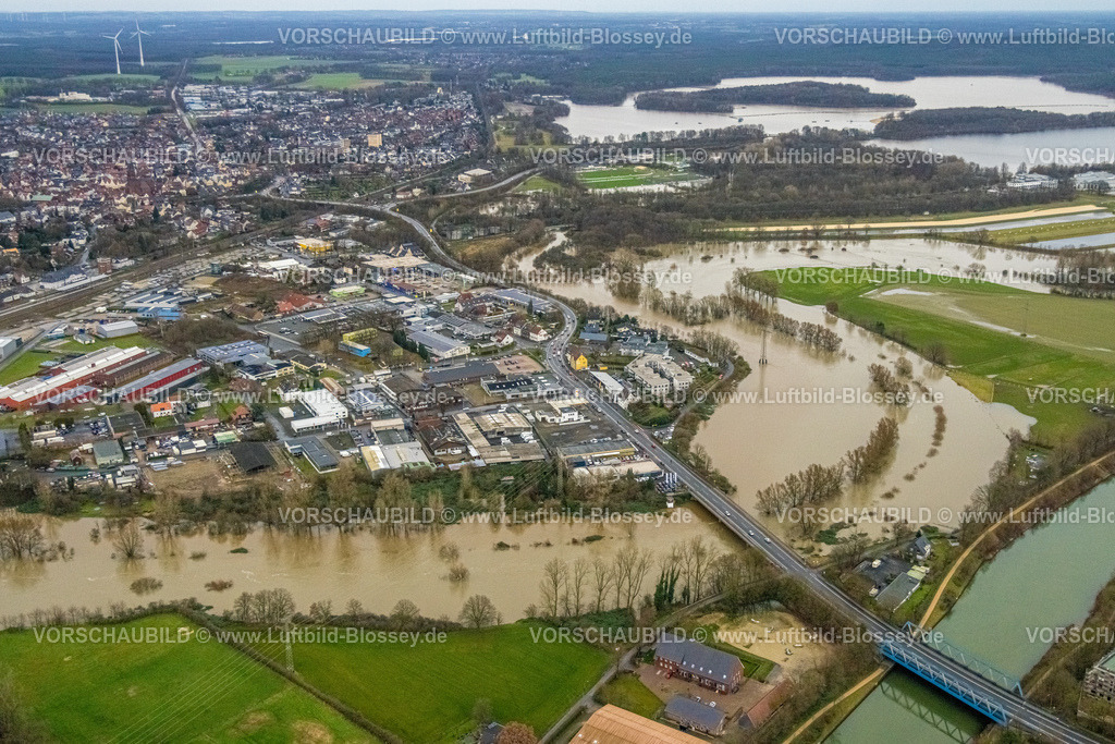 Haltern231204342Lippe | Luftbild vom Hochwasser der Lippe, Weihnachtshochwasser 2023, Fluss Lippe tritt nach starken Regenfällen über die Ufer, Überschwemmungsgebiet Gewerbegebiet Haltern-Süd Recklinghäuser Straße, Wesel-Datteln Kanalbrücke, Bossendorf, Haltern am See, Ruhrgebiet, Nordrhein-Westfalen, Deutschland