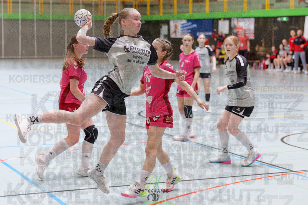 Hessenmeisterschaft wJC - Spiel um Platz 3; TuS Kriftel - SG Schenklengsfeld | Hessenmeisterschaft wJC - Spiel um Platz 3; TuS Kriftel - SG Schenklengsfeld am 22.03.2025 in Biedenkopf (Sporthalle Lahntalschule)Photo © 2025 - Jörg Heinrich - Realisiert mit Pictrs.com
